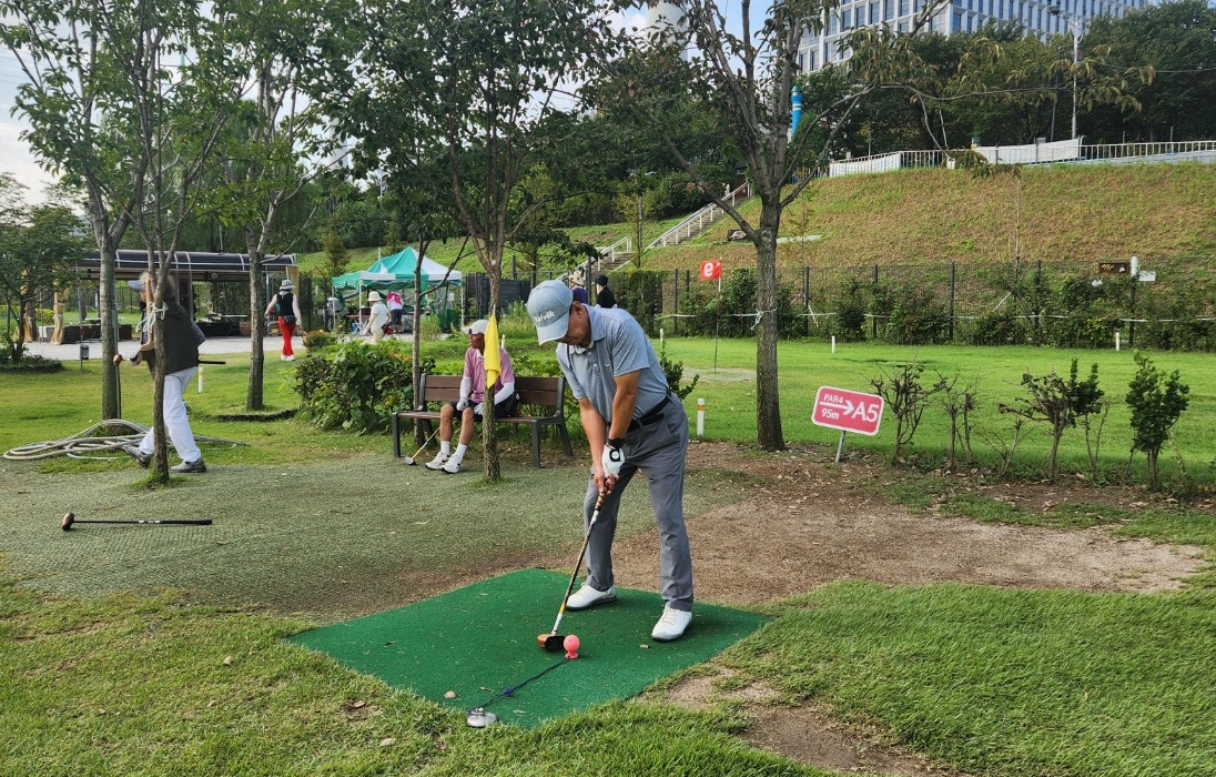 그림8+파크골프+티샷모습.jpg